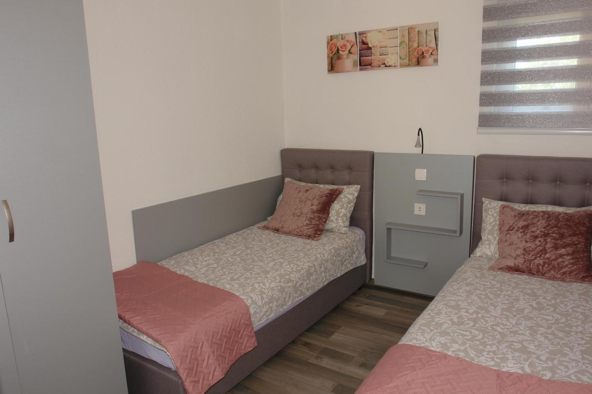 Apartmani Milokanovic Funtana Eksteriør billede