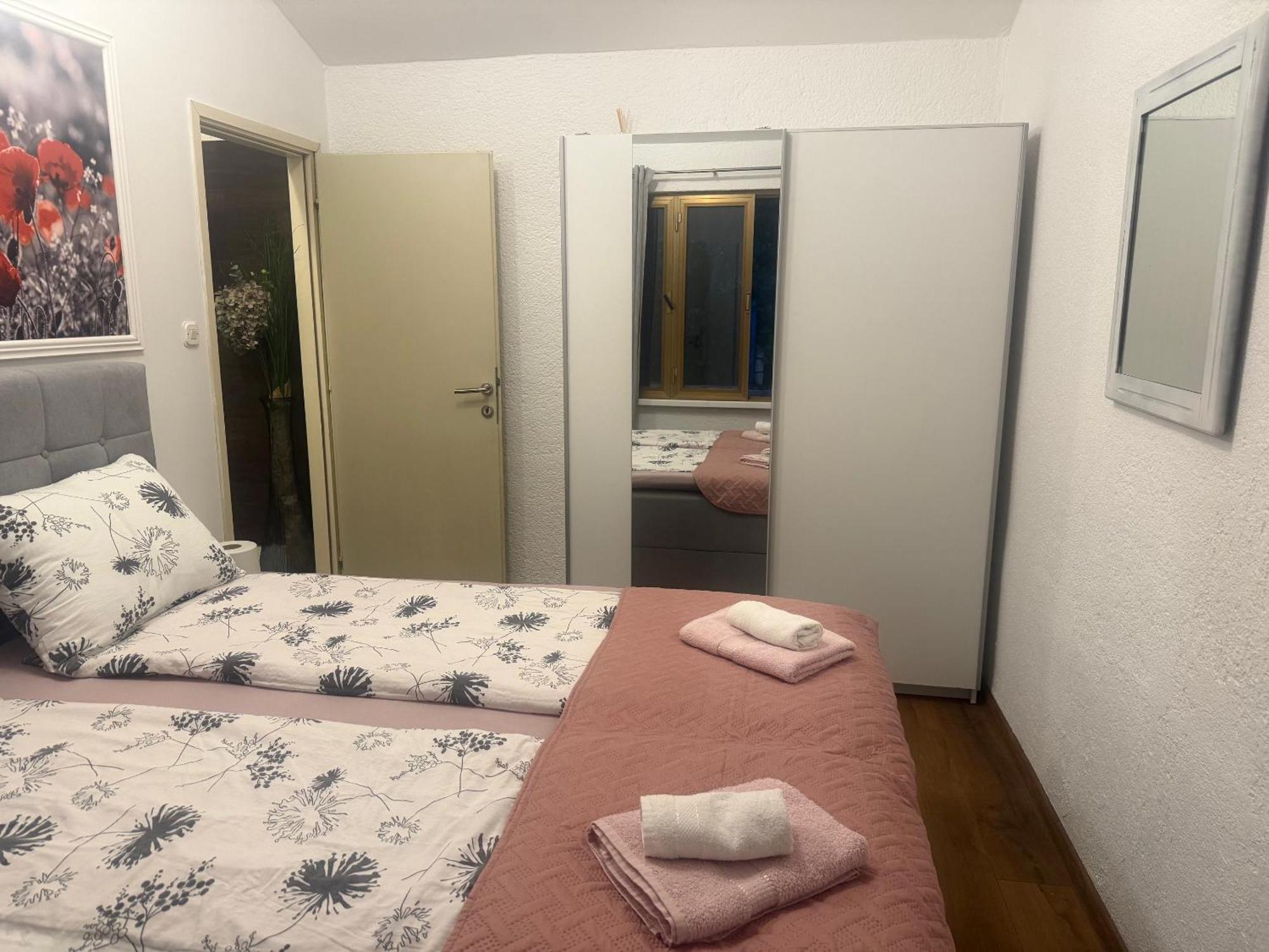 Apartmani Milokanovic Funtana Eksteriør billede